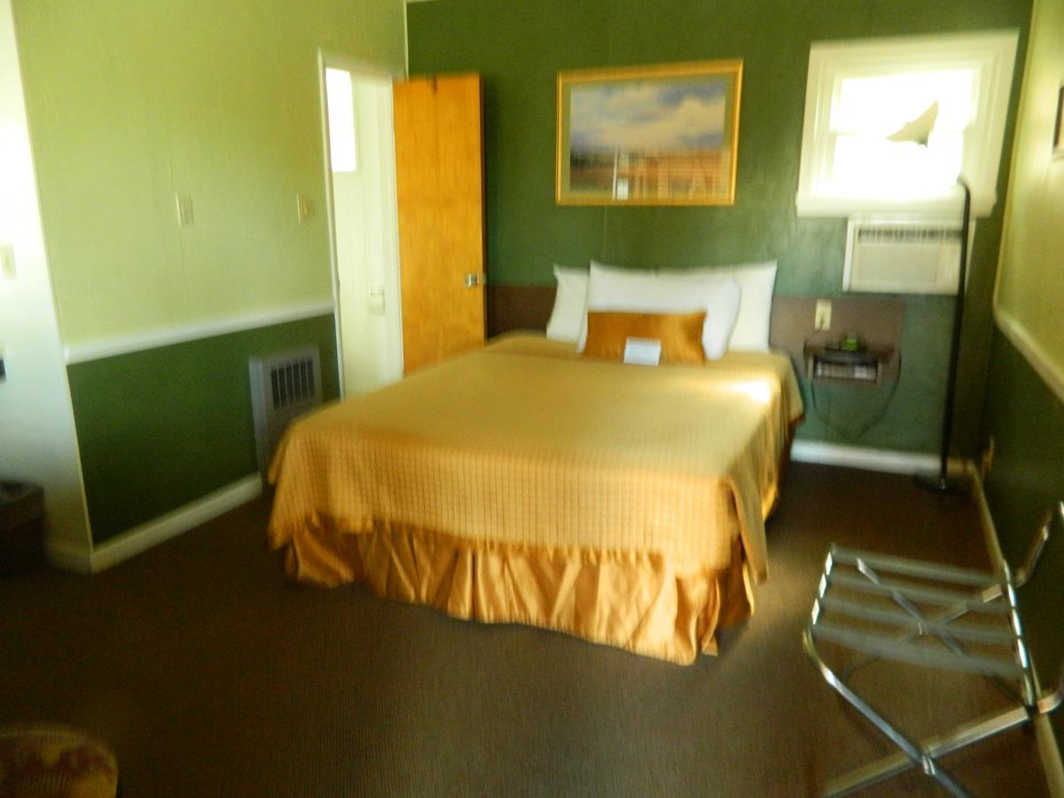 Country Motor Inn Livingston Exterior photo