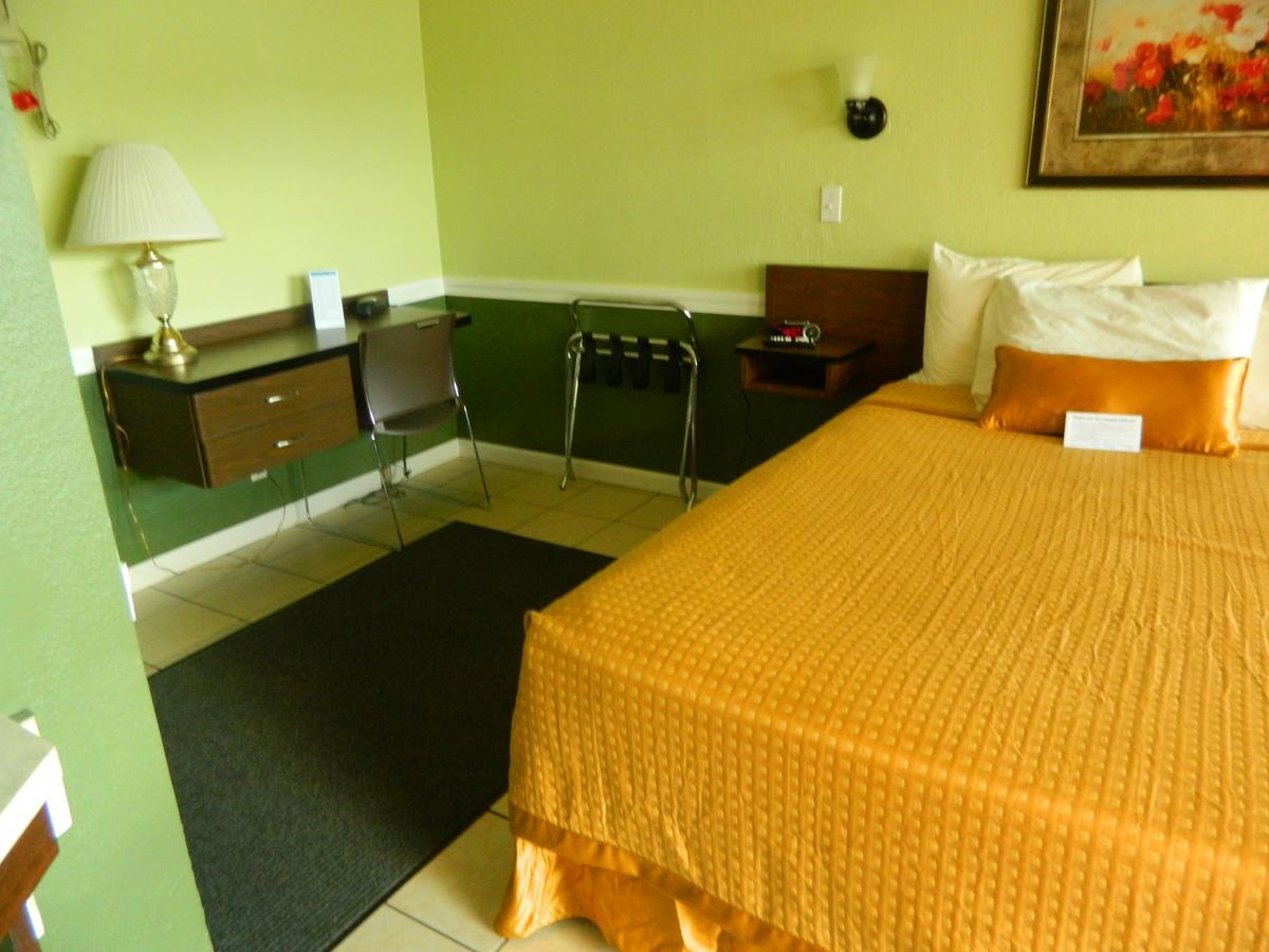 Country Motor Inn Livingston Exterior photo