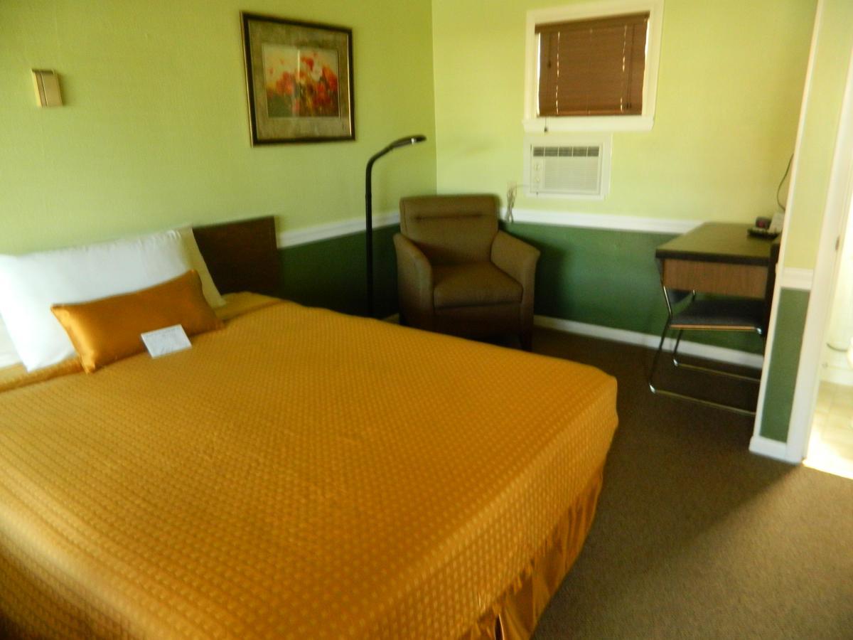 Country Motor Inn Livingston Exterior photo