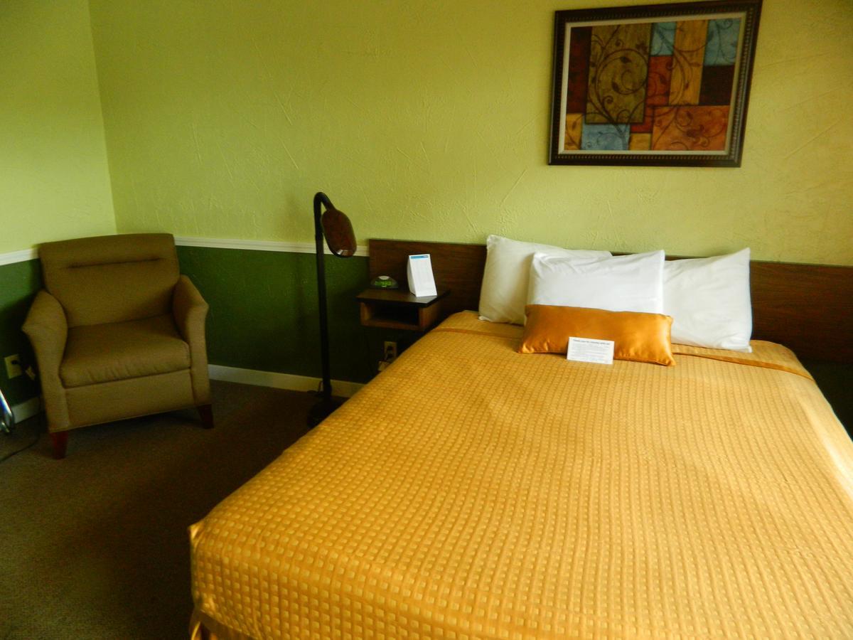 Country Motor Inn Livingston Exterior photo